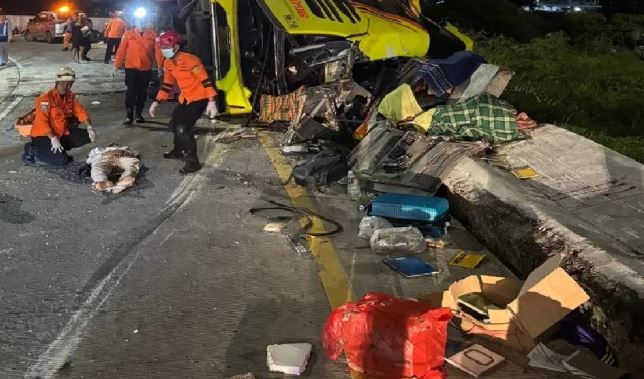 Terrible accident in Indonesia : इंडोनेशिया में भीषण हादसा, बस दुर्घटना में 16 लोगों की मौत