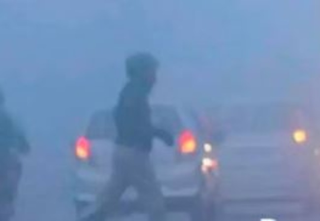 UP Weather : यूपी में भीषण ठंड, कई शहरों में दृश्यता शून्य, 22 जिलों में मौसम विभाग ने जारी किया रेड अलर्ट