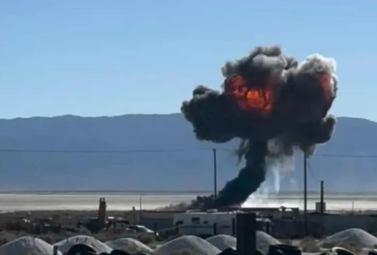 US fighter jet crashes : अमेरिका का फाइटर जेट क्रैश , बाल-बाल बचा पायलट