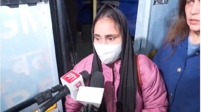 Unnao Rape Case : सोनिया गांधी के आवास पर पहुंची रेप पीड़िता, कहा- मैं उनसे मिलता चाहती हूं