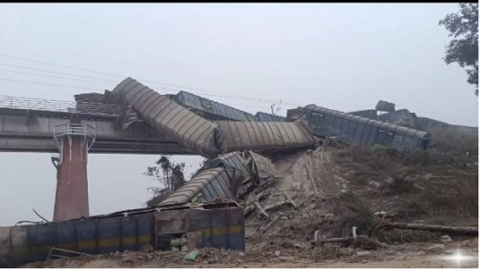 Jamui Train Accident: 3 मिनटों का फासला और टल गई महा-तबाही, बाल-बाल बचे यात्री