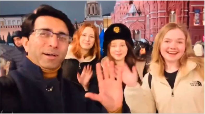 Viral Video : रशियन लड़कियों को चाहिए इंडियन लड़का, पाकिस्तानी व्लॉगर ने पूछा था सवाल पाक, इंडिया और बांग्लादेश में चुनना पड़े तो किससे करोगी शादी?