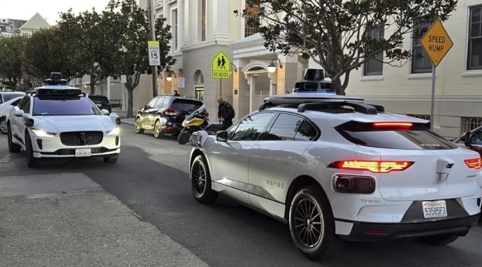 San Francisco : सैन फ्रांसिस्को में ड्राइवरलेस रोबो में एक महिला ने बच्चे को जन्म दिया , टैक्सी ने खुद पहुंचाया अस्पताल