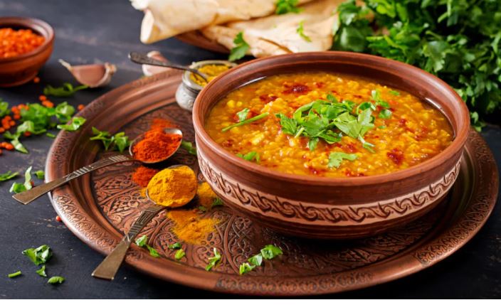 Winter Health : बर्फीली हवाओं और लुढ़कते तापमान में ऐसे करें शरीर की देखभाल , खाएं संतुलित आहार