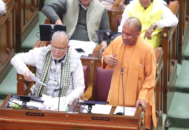 केवल गीत नहीं, राष्ट्र की चेतना व साहस का मंत्र है वंदे मातरम् : योगी आदित्यनाथ