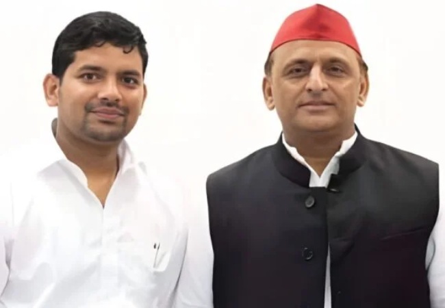 घोसी उपचुनाव में सपाने दिवंगत विधायक सुधाकर सिंह के बेटे सुजीत सिंह पर खेला बड़ा दांव, घोषित किया अपना उम्मीदवार