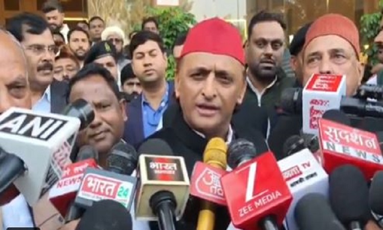 इंडिगो पर सरकार का दबाव इसलिए नहीं है क्योंकि इनसे इन्होंने इलेक्टोरल बॉन्ड लिए थे...अखिलेश यादव मोदी सरकार को घेरा