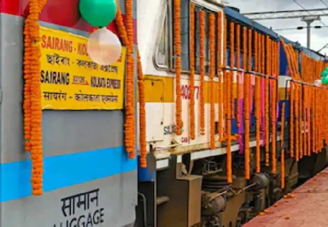 असम में बड़ा ट्रेन हादसा, राजधानी एक्सप्रेस से टक्कर में कई हाथी मरे; 5 डिब्बे पटरी से उतरे