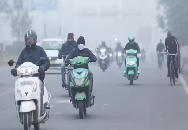 Today Weather : यूपी-बिहार से दिल्ली तक शीतलहर का अलर्ट, पहाड़ों में भारी बर्फबारी...