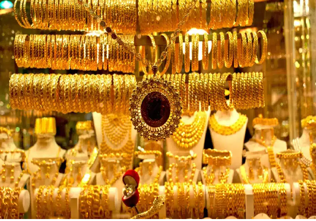 Gold price today 30 December 2025: बड़ी गिरावट के बाद फिर टूटे खरीदार! सिल्वर की बढ़ी चमक; गोल्ड में जोरदार तेजी