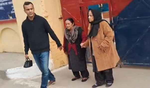 आजम खान से जेल में मिलने पहुंची पत्नी तंजीम फातिमा , स्वास्थ्य के बारे में ली जानकारी