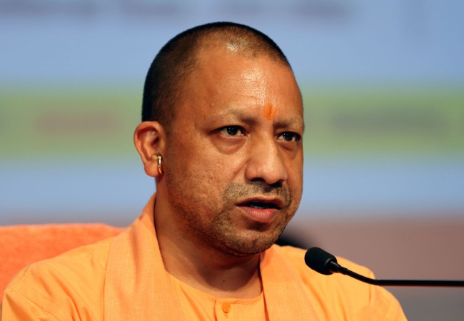 योगी सरकार यात्रियों की सुरक्षा के लिए सतर्क, बोले-कोहरे में बसों की गति 40 किमी प्रति घंटा से अधिक न हो