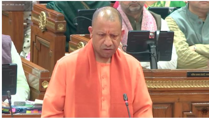 सीएम योगी दहाड़े, बोले-परित्राणाय साधूनां विनाशाय च दुष्कृताम्..., इसीलिए हम यहां बैठे हैं, भजन करने के लिए तो मठ ही पर्याप्त है