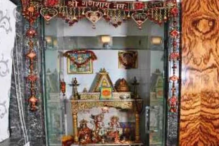 Idol Vastu Tips  : घर के मंदिर में रखी ये मूर्तियां धन की कमी तुरंत दूर कर देगी  , इस काम से बरसने लगेगा पैसा