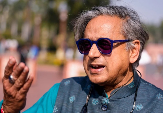 कांग्रेस सांसद शशि थरूर ने ठुकराया ‘वीर सावरकर अवॉर्ड’, बोले-बिना पूछे और मेरी सहमति बगैर कैसे कर दिया मेरा नाम शामिल ?