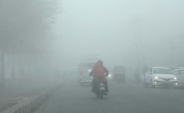 UP Weather Update: यूपी में बढ़ेगी और ठंड, कई जिलों में घने कोहरे को लेकर चेतावनी