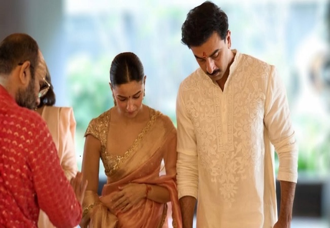 रणवीर कपूर और आलिया भट्ट ने बेटी के जन्मदिन पर किया नए घर में गृहप्रवेश