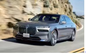 BMW i7 electric sedan :  BMW i7 इलेक्ट्रिक सेडान ने भारत में 1,000 यूनिट्स की बिक्री का आंकड़ा किया पार,नया स्टैंडर्ड सेट किया