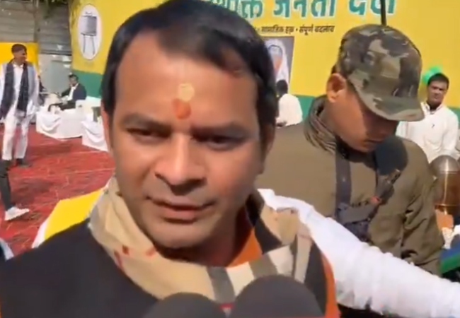 तेजस्वी के 'दही-चूड़ा भोज' में न पहुंचने पर तेज प्रताप ने दी प्रतिक्रिया, JJD प्रमुख ने छोटे भाई को लेकर किया बड़ा खुलासा