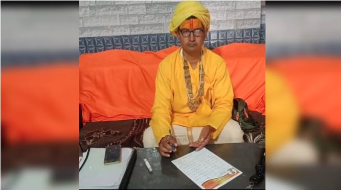 Magh Mela 2026 : शंकराचार्य को स्नान कराने के लिए फलाहारी महाराज ने सीएम योगी को खून से लिखा पत्र, बोले- वे हिंदुओं के हैं भगवान