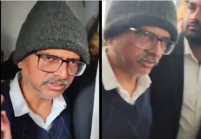 VIDEO-पूर्व IPS अमिताभ ठाकुर का देवरिया जेल में आमरण अनशन जारी, हालत नाजुक, कांग्रेस बोली- सत्ता और सिस्टम है चुप