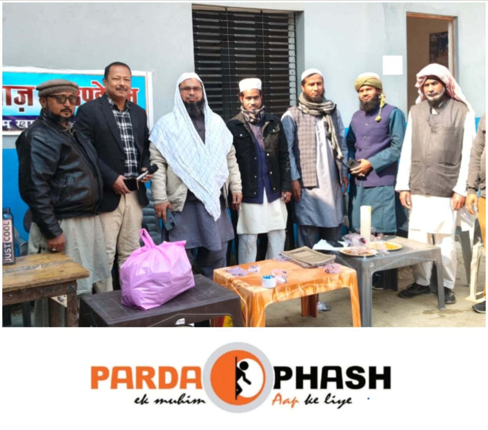 आग़ाज़ फ़ाउंडेशन ने मदरसे की बच्चियों को बांटे गर्म कपड़े