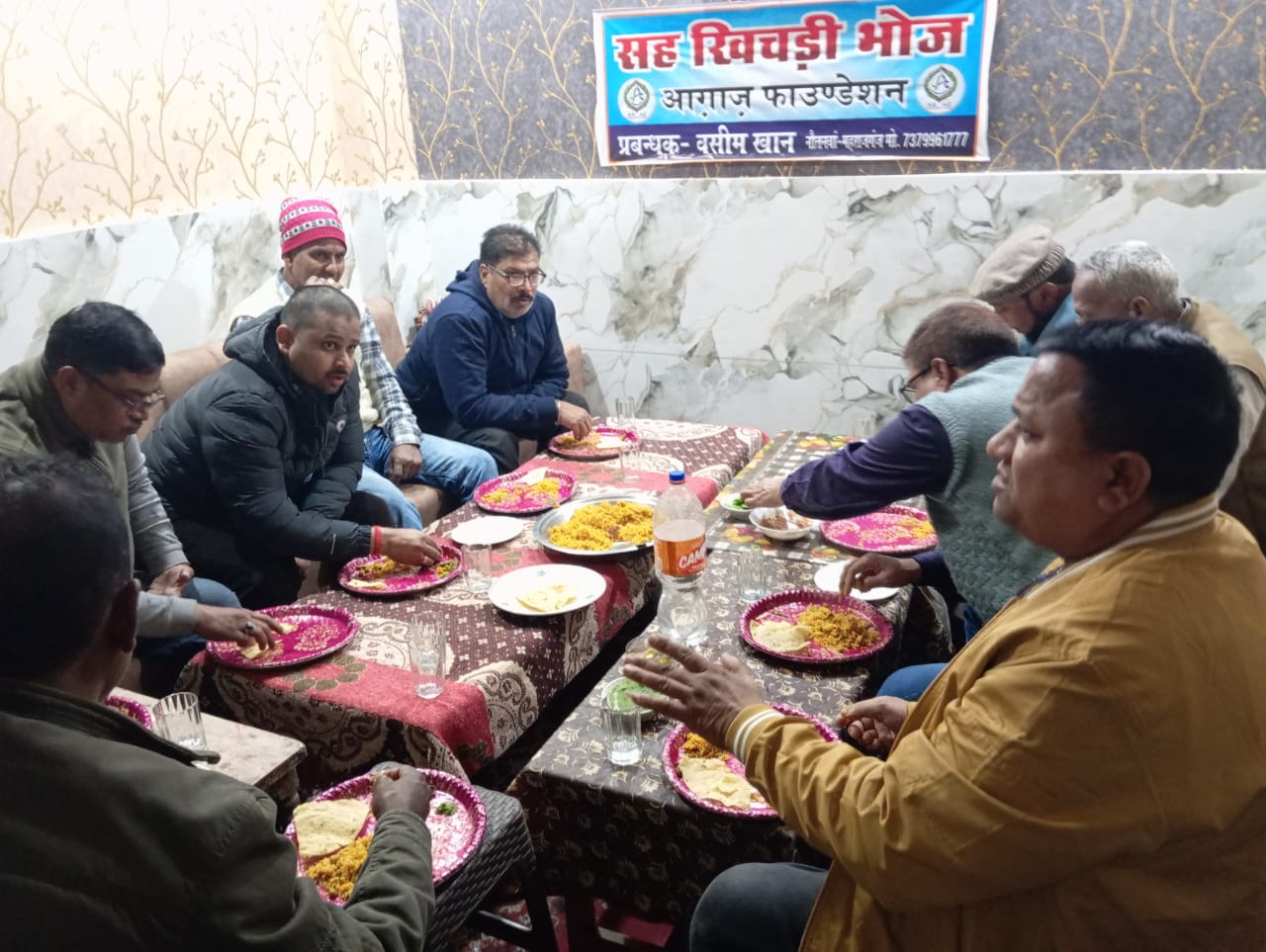 आपसी सौहार्द की मिसाल: आग़ाज़ फाउंडेशन में मकर संक्रांति पर खिचड़ी सहभोज का आयोजन