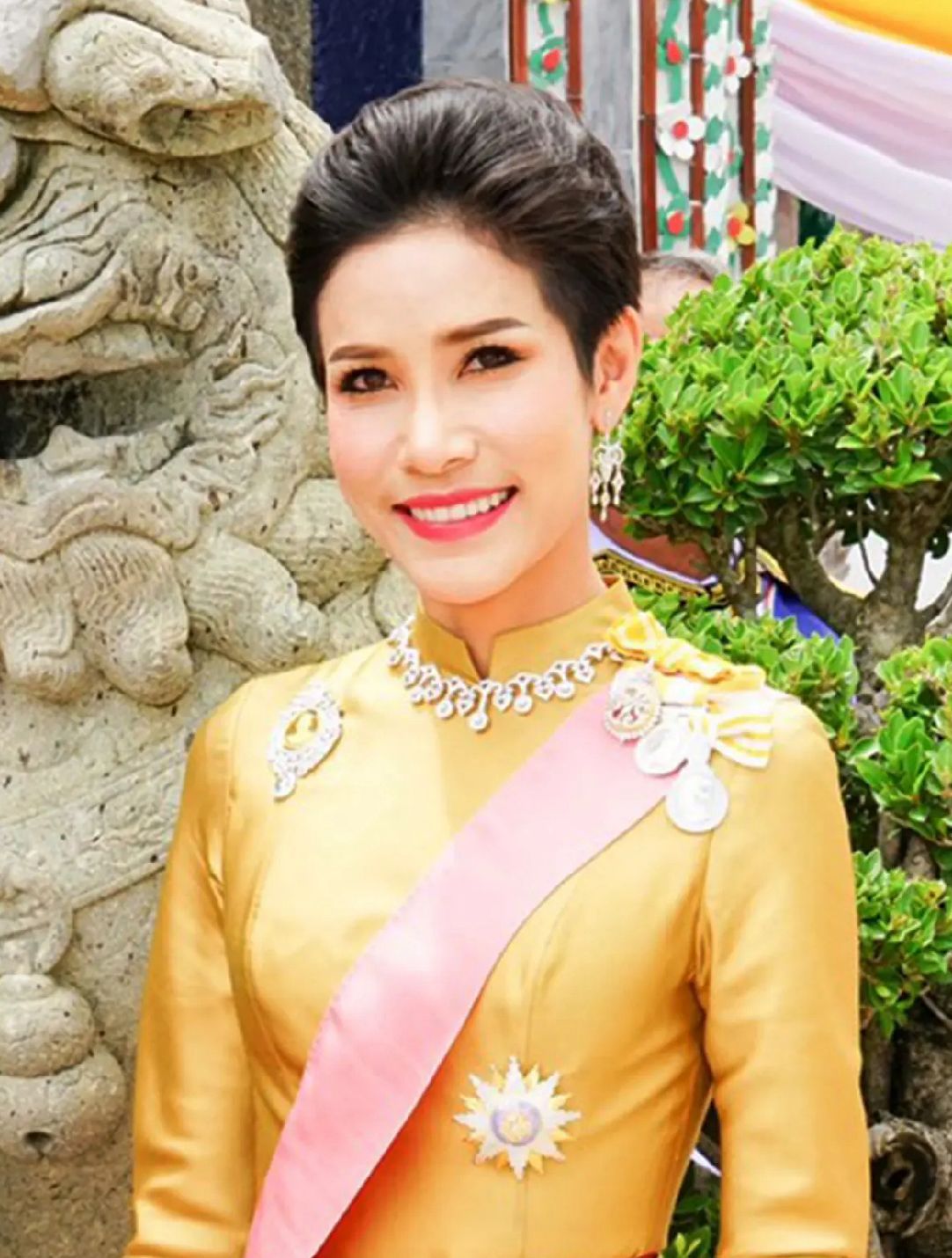 थाईलैंड की रानी चखुन सिनीनात आएंगी भारत, सोनौली के 960 थाई विहार में युद्धस्तर पर तैयारियां