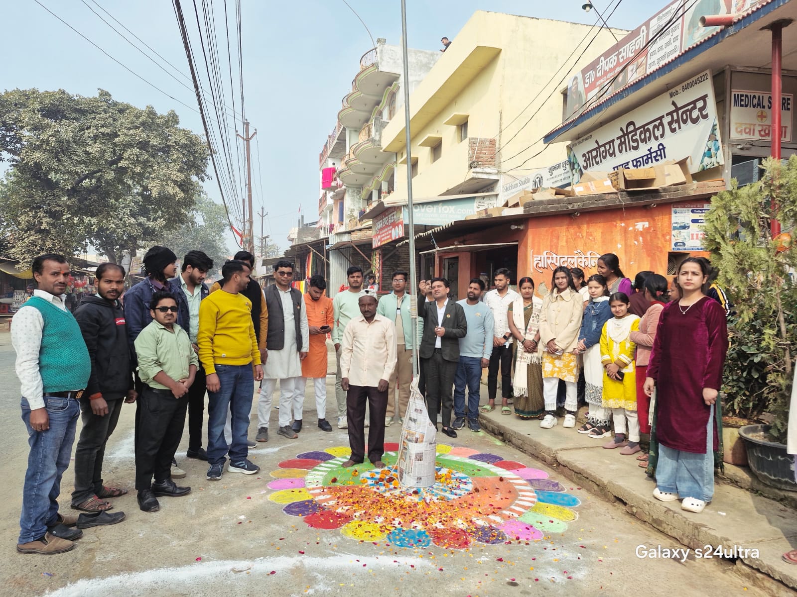 सफाईकर्मी ने फहराया तिरंगा, मानवता और सम्मान की मिसाल पेश — 77वें गणतंत्र दिवस पर दिखा बदलती सोच का बुलंद भारत