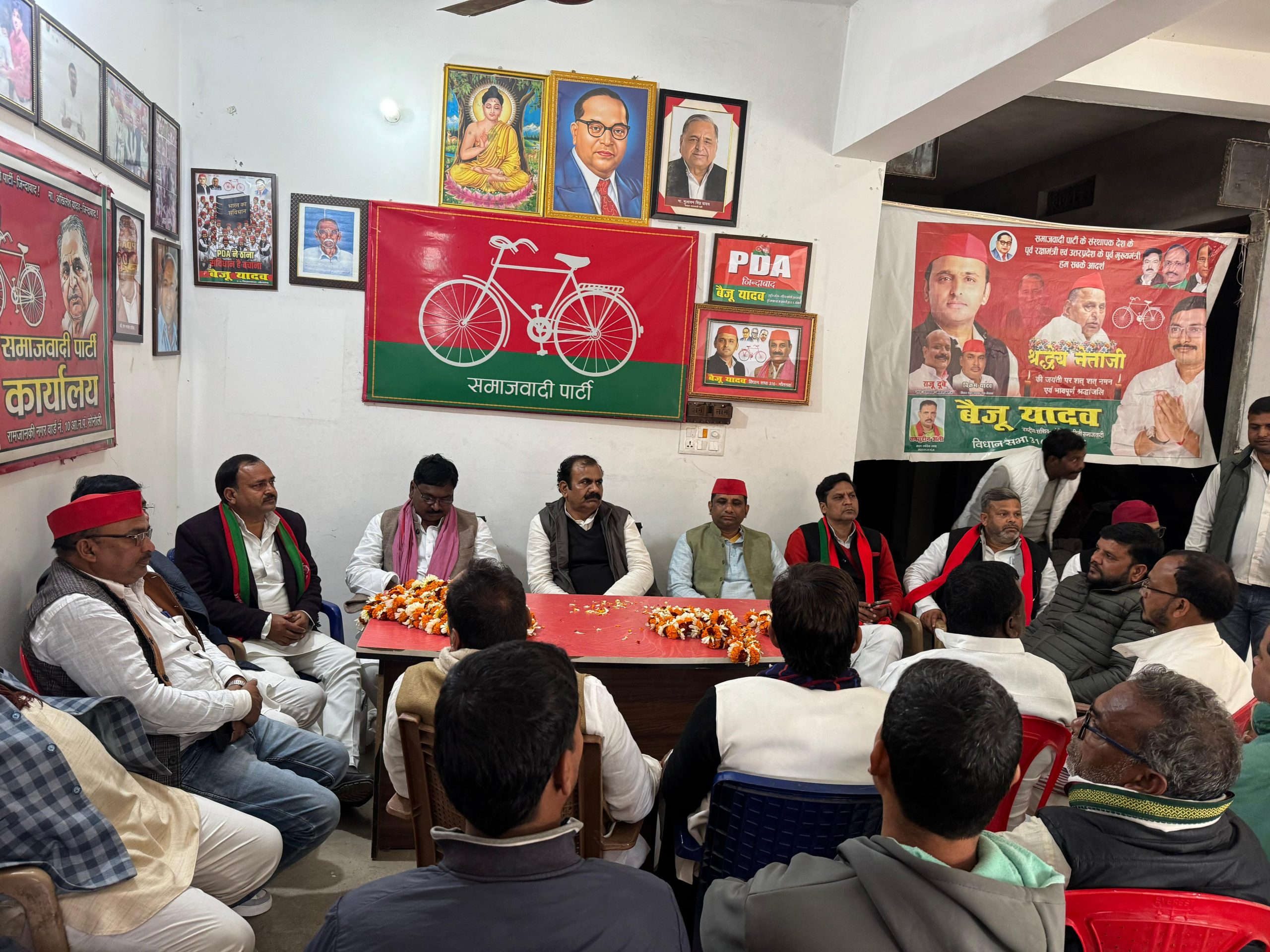 सोनौली जानकी नगर वार्ड में सपा कार्यालय पर SIR एवं PDA चौपाल समीक्षा बैठक सम्पन्न