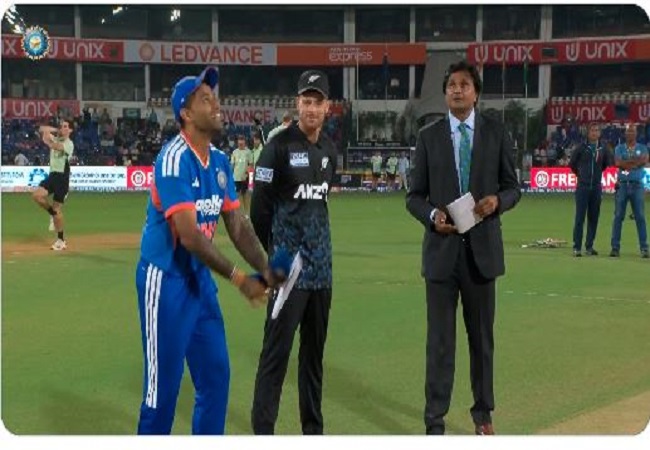 IND vs NZ Live : न्यूजीलैंड ने जीता टॉस, भारत को दिया बल्लेबाजी का न्योता, हार्दिक-बुमराह की वापसी