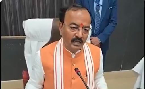 VIDEO-केशव प्रसाद मौर्य ,बोले-पूज्य शंकराचार्य के चरणों में प्रणाम, वो बढ़िया स्नान करें उनसे प्रार्थना है