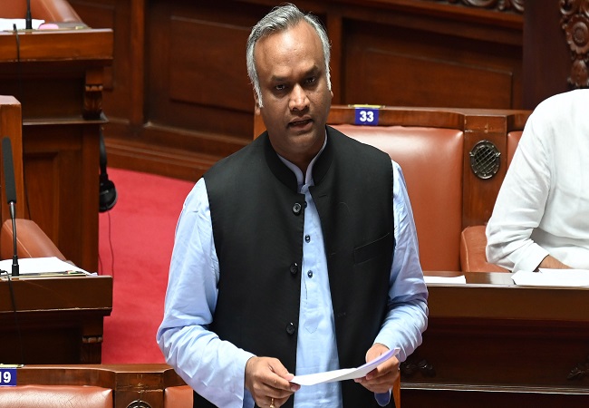 मंत्री प्रियांक खड़गे का भाजपा पर तीखा हमला, कहा- भाजपा के भीतर नेतृत्व की भारी कमी