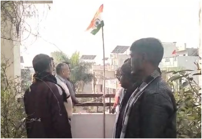 77 वें गणतंत्र दिवस पर भारतीय पत्रकार वेलफेयर एसोसिएशन ने कार्यालय पर किया झंडारोहण