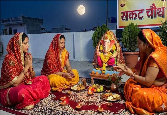 Sakat Chauth 2026 : सकट चौथ व्रत में इस कथा का करें पाठ, दूर होंगे संतान के सभी विघ्न
