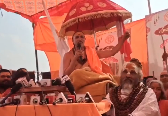 शंकराचार्य आप कैसे बन गए? माघ मेला प्राधिकरण ने स्वामी अविमुक्तेश्वरानंद को नोटिस भेज 24 घंटे में मांगा जवाब