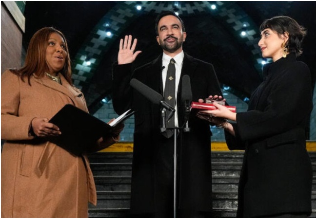 न्यूयॉर्क सिटी के नए मेयर बने जोहरान ममदानी, कुरान पर हाथ रखकर 80 साल से बंद पड़े सबवे स्टेशन पर ली शपथ