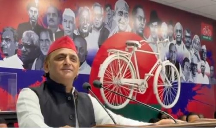 कुछ लोग नींद से तो उठ जाते हैं लेकिन जाग कर भी मदहोश रहते हैं...अखिलेश यादव का सीएम योगी पर निशाना