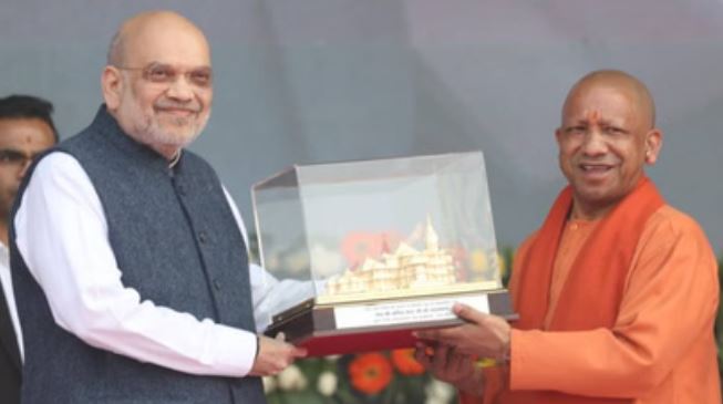 यूपी दिवस कार्यक्रम में शामिल हुए अमित शाह, कहा-पीएम के नेतृत्व में सीएम योगी ने योजनाओं को जमीन पर उतारा