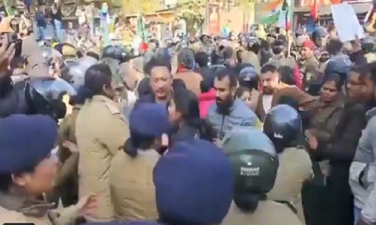 Ankita Bhandari Case: अंकिता भंडारी को इंसाफ दिलाने के लिए सड़क पर बड़ी संख्या में उतरे लोग, CBI जांच की मांग