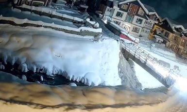 Jammu and Kashmir Sonamarg avalanche :  जम्मू-कश्मीर के सोनमर्ग में भीषण एवलांच, कई होटल को हुआ भारी नुकसान