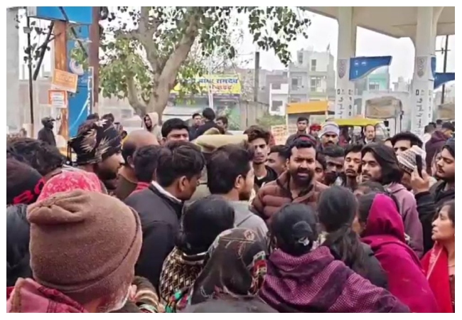 VIDEO: हिंदू युवक पर लोग बना रहे थे धर्मांतरण का दबाव, पुलिस से की कई बार शिकायत, मदद न मिलने पर फंदा लगा की आत्महत्या