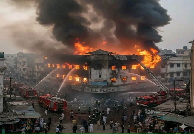 VIDEO: गुल प्लाजा में लगी भीषण आग, दम घुटने से एक फायर फाइटर समेत छह की मौत, 20 लोग हुए घायल कई की हालत गंभीर