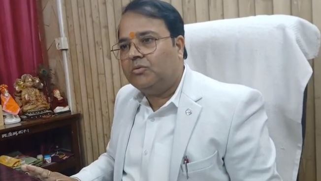 शंकराचार्य अविमुक्तेश्वरानंद विवाद के बीच सीएम योगी और पीएम मोदी के समर्थन में डिप्टी कमिश्नर प्रशांत सिंह ने दिया इस्तीफा