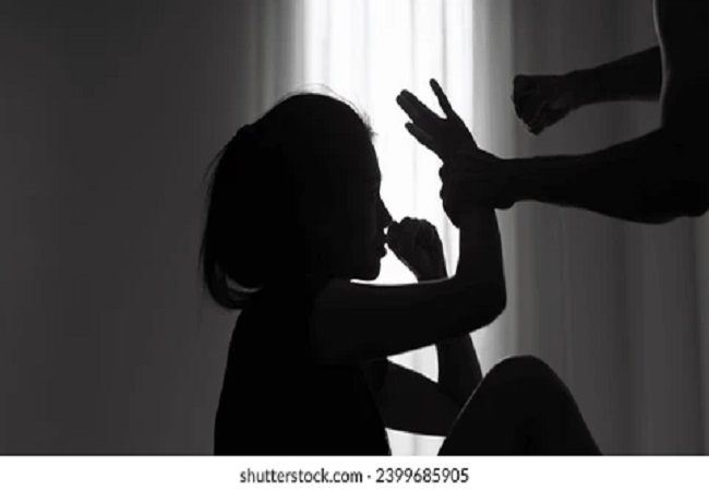 पाकिस्तान में अल्पसंख्यक किशोरी के साथ दो युवकों ने किया दुष्कर्म, पुलिस आरोपियों को नहीं कर रही है गिरफ्तार, परिवार को मिल रही है धमकियां