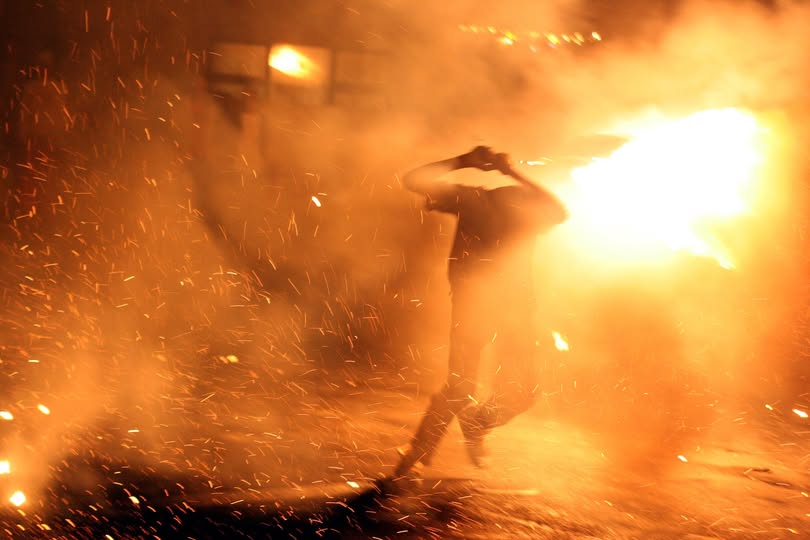 Lakhimpur Kheri News : दबंगों ने पेट्रोल डालकर युवक को ज़िन्दा जलाया, गम्भीर हालत को देखते हुए ट्रामा सेंटर किया गया रेफर