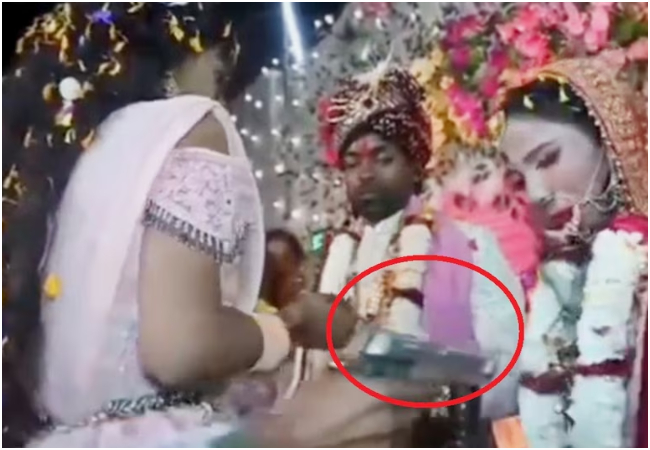 Video-'ठुकरा के मेरा प्यार मेरा इंतकाम देखेगी..', एक तरफा प्रेम में पागल प्रेमी ने दुल्हन को जयमाल के समय मारी गई गोली, बारात में मची चीख-पुकार