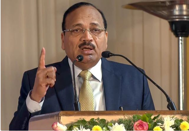 राज्य सरकारों की मुफ्त स्कीमों पर भड़का सुप्रीम कोर्ट, बोला- इनका खर्च और कौन उठाएगा? खैरात नहीं रोजगार दो...