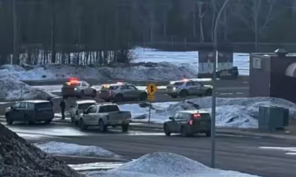 Canada Secondary School shooting : कनाडा के सेकेंडरी स्कूल में फायरिंग , हमलावर समेत 10 की मौत, 25 लोग घायल