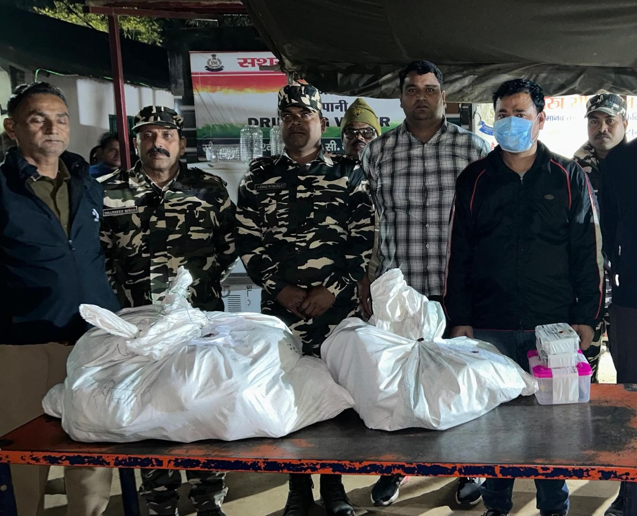 सोनौली बॉर्डर पर हाईड्रोपोनिक गांजा जब्त, तस्कर गिरफ्तार